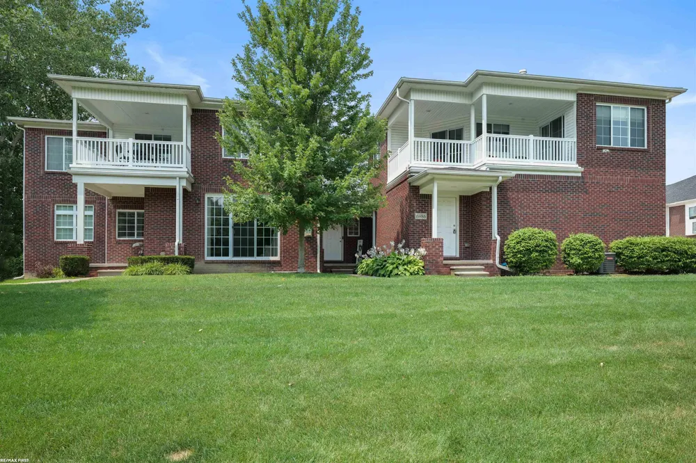 6986 Boulder Pointe Court Washington Township, MI 48094