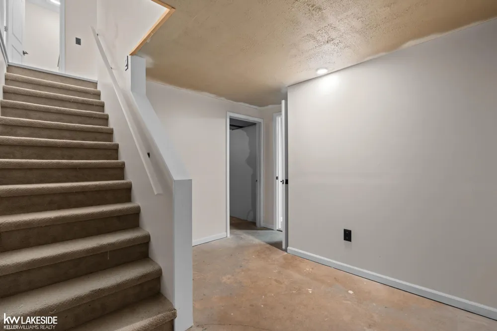 758 Miller Road Orion Charter Township, MI 48362