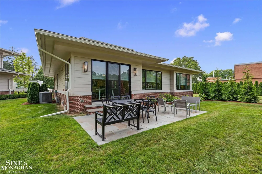 361 Moselle Place Grosse Pointe Farms City, MI 48236