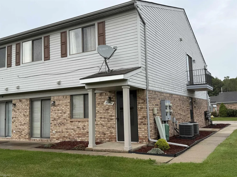 50101 S Horst Court Chesterfield Township, MI 48047