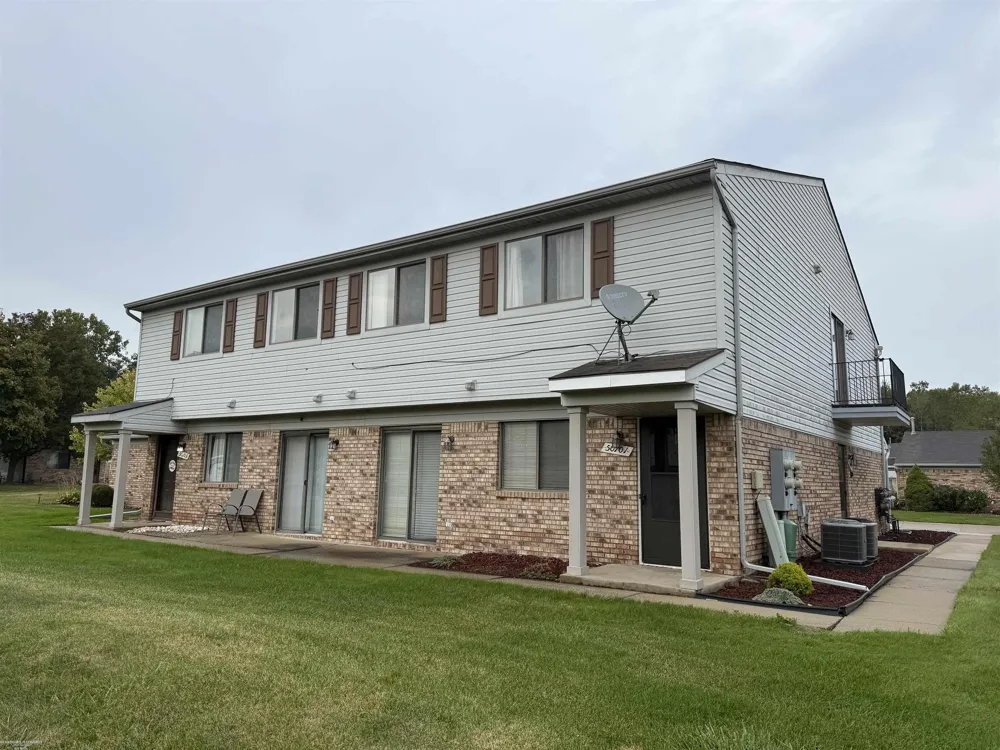 50101 S Horst Court Chesterfield Township, MI 48047