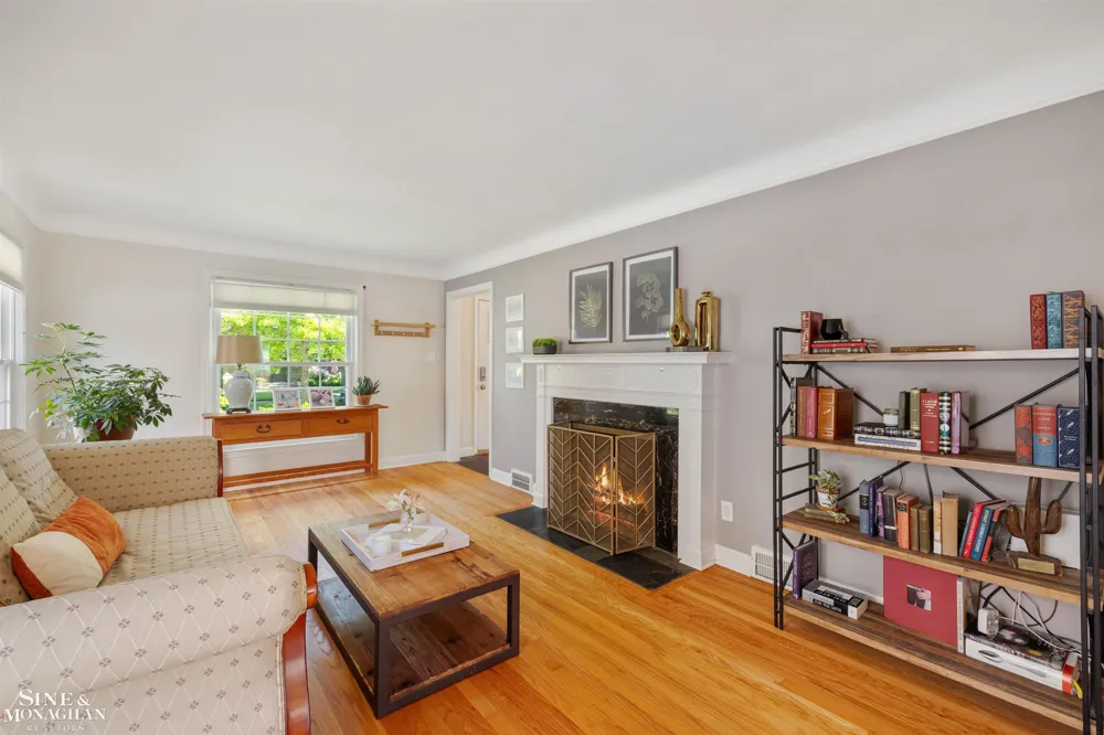 407 Lothrop Road Grosse Pointe Farms City, MI 48236