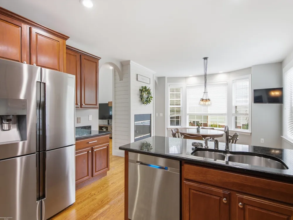49158 Golden Park Drive Shelby Charter Township, MI 48315