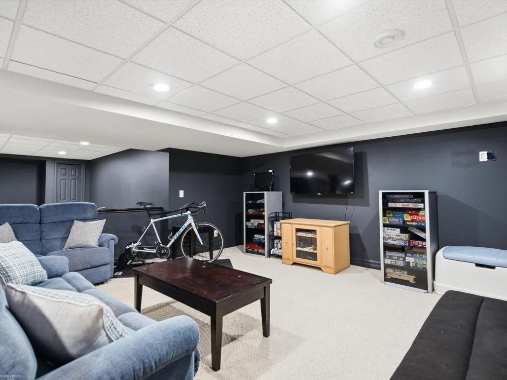 49158 Golden Park Drive Shelby Charter Township, MI 48315