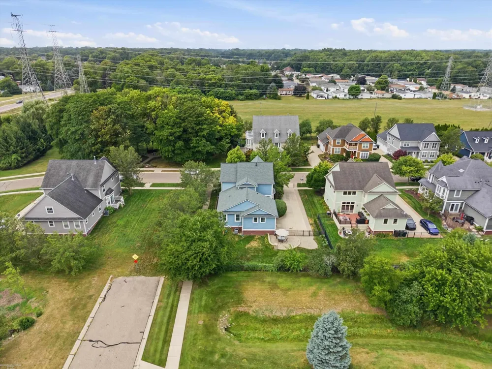 49158 Golden Park Drive Shelby Charter Township, MI 48315