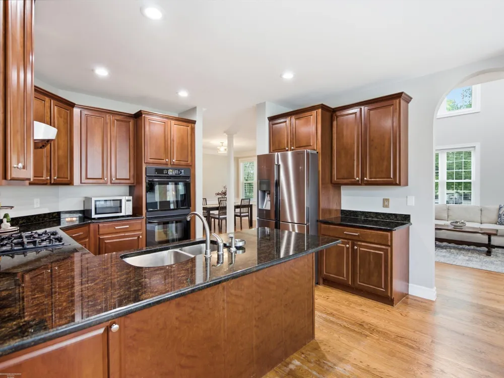 49158 Golden Park Drive Shelby Charter Township, MI 48315