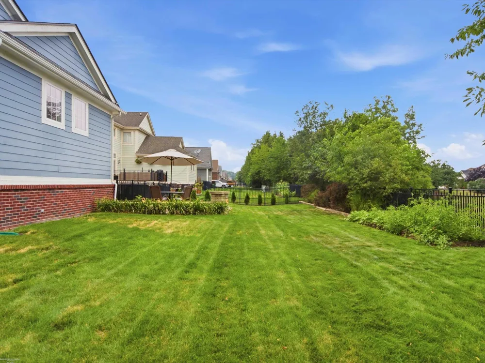 49158 Golden Park Drive Shelby Charter Township, MI 48315