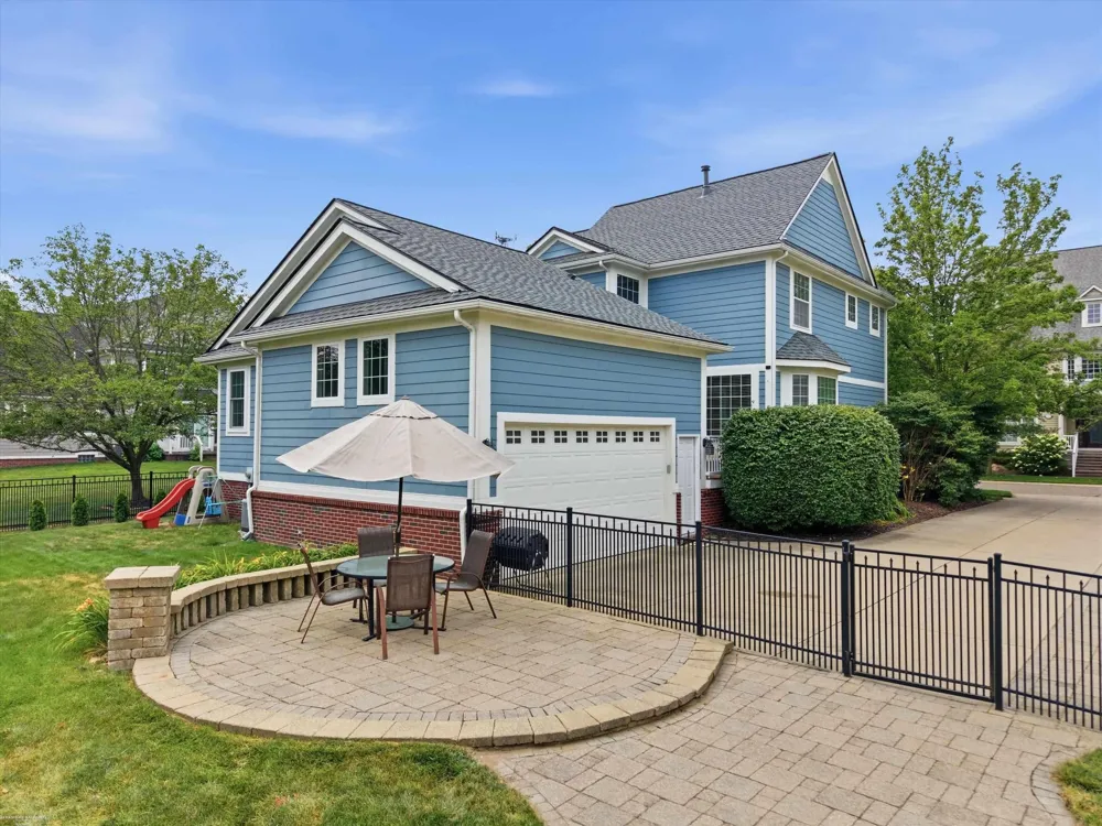 49158 Golden Park Drive Shelby Charter Township, MI 48315