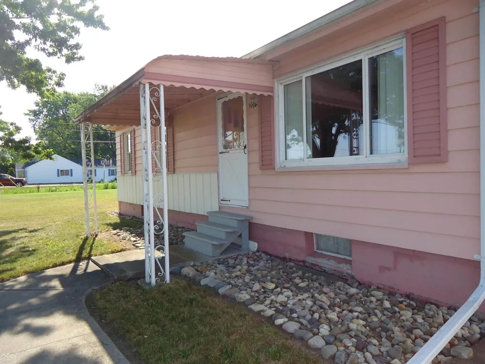 2075 S Plank Road Marine City City, MI 48039