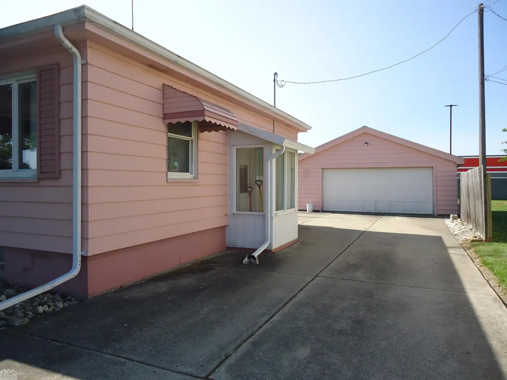 2075 S Plank Road Marine City City, MI 48039