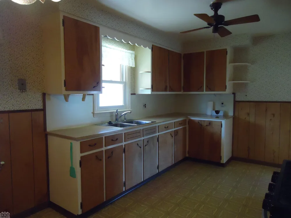 2075 S Plank Road Marine City City, MI 48039