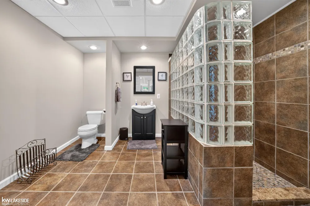 55582 Caesars Drive Shelby Charter Township, MI 48315