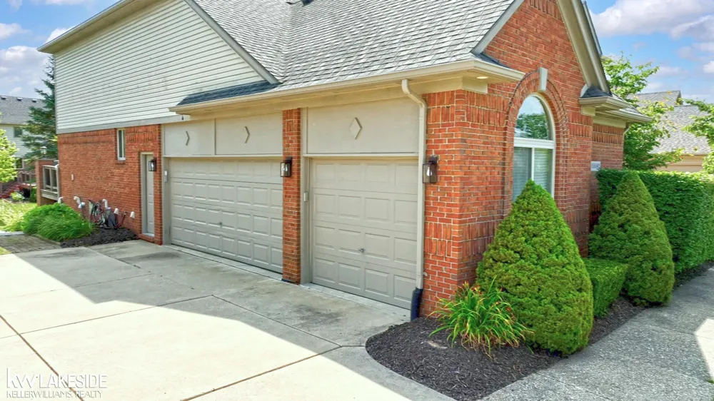 55582 Caesars Drive Shelby Charter Township, MI 48315