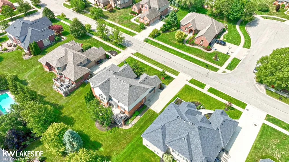 55582 Caesars Drive Shelby Charter Township, MI 48315