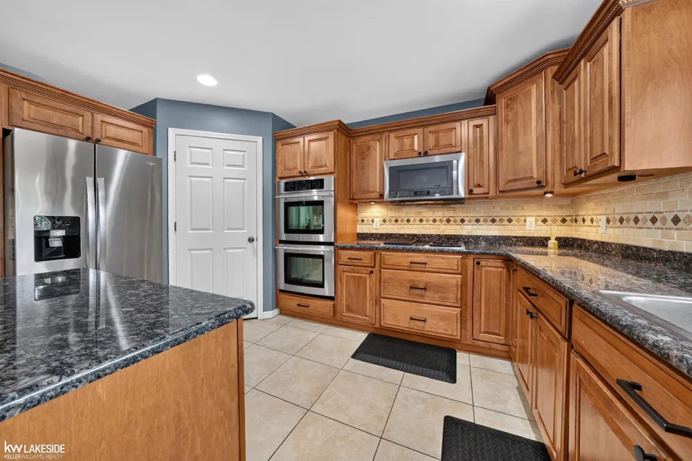 55582 Caesars Drive Shelby Charter Township, MI 48315