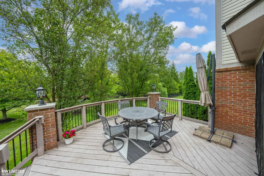 55582 Caesars Drive Shelby Charter Township, MI 48315