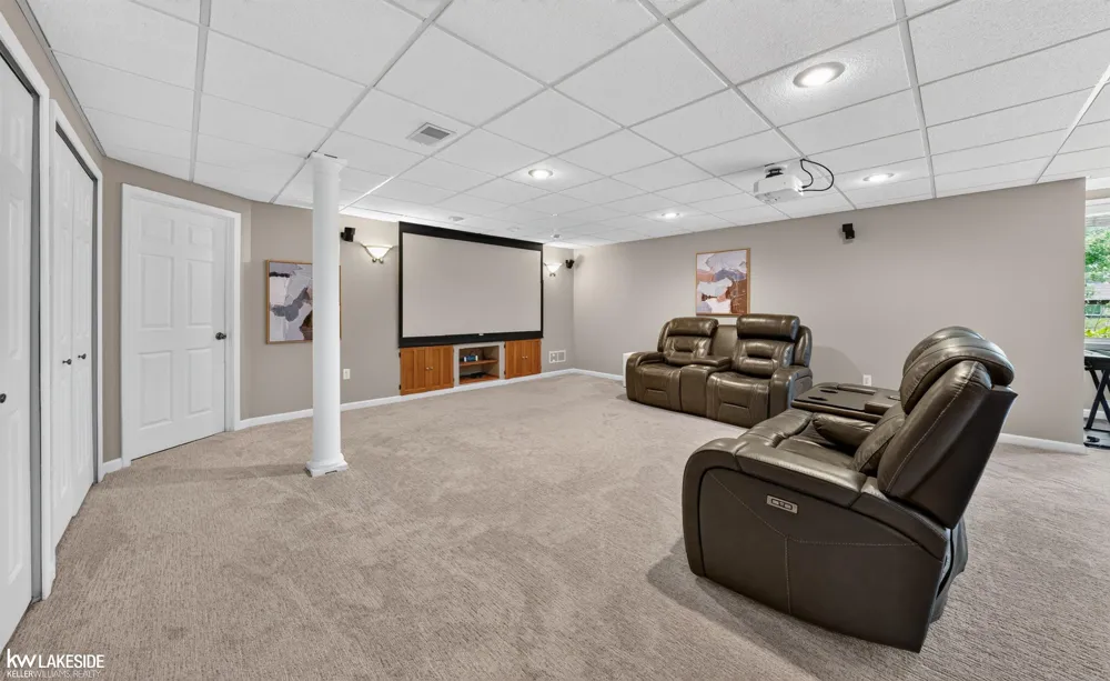 55582 Caesars Drive Shelby Charter Township, MI 48315