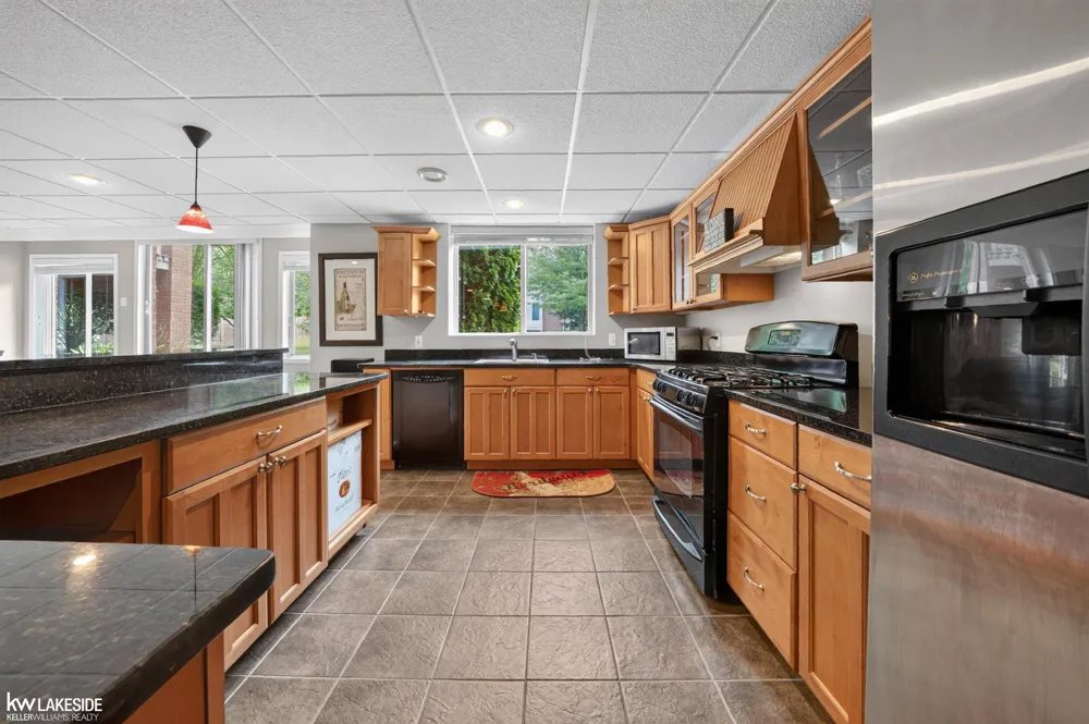 55582 Caesars Drive Shelby Charter Township, MI 48315