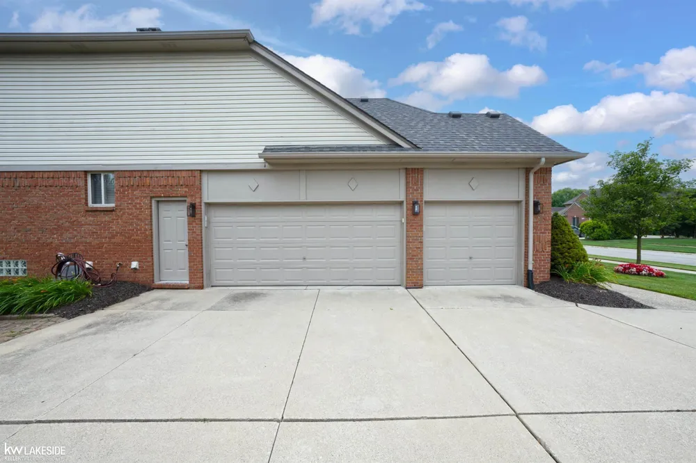 55582 Caesars Drive Shelby Charter Township, MI 48315