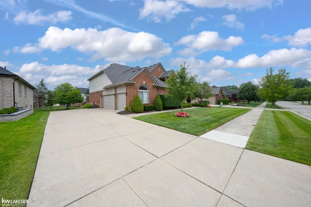 55582 Caesars Drive Shelby Charter Township, MI 48315