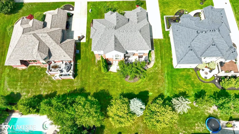 55582 Caesars Drive Shelby Charter Township, MI 48315