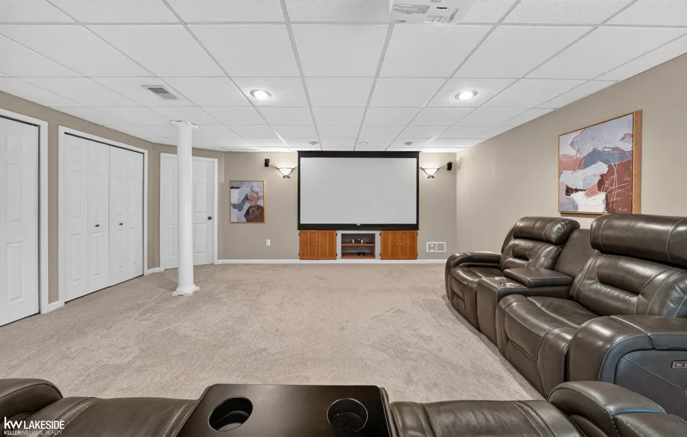 55582 Caesars Drive Shelby Charter Township, MI 48315