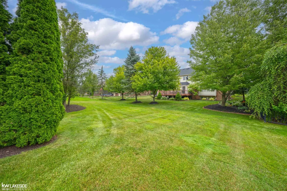 55582 Caesars Drive Shelby Charter Township, MI 48315