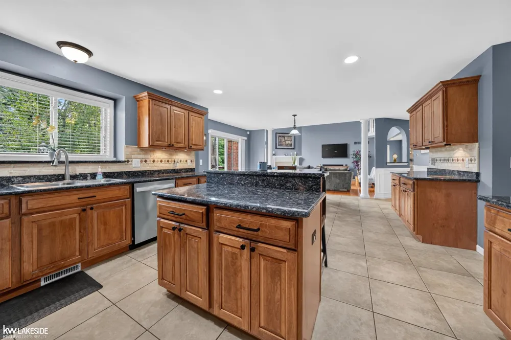 55582 Caesars Drive Shelby Charter Township, MI 48315