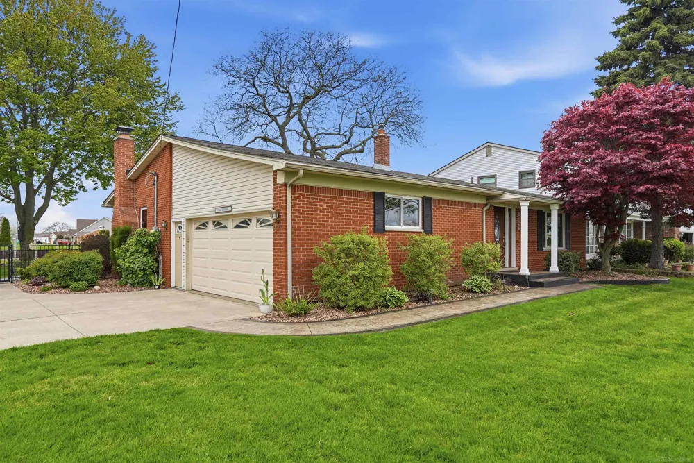 32160 S River Road Harrison Charter Township, MI 48045