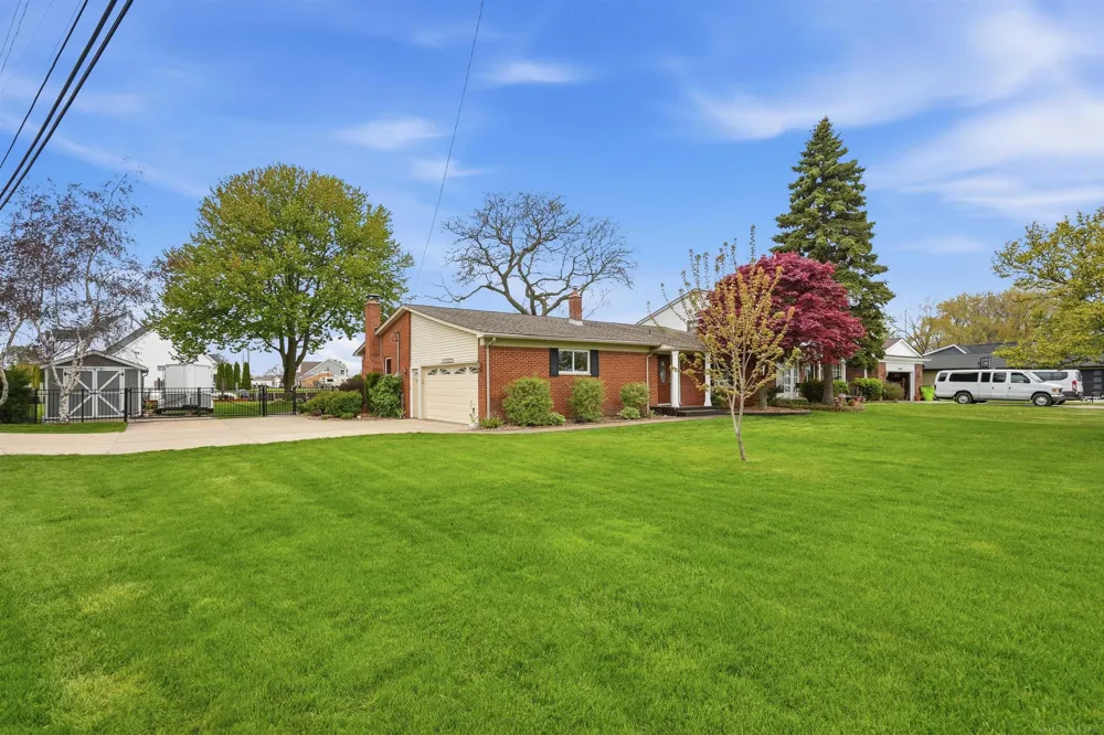 32160 S River Road Harrison Charter Township, MI 48045