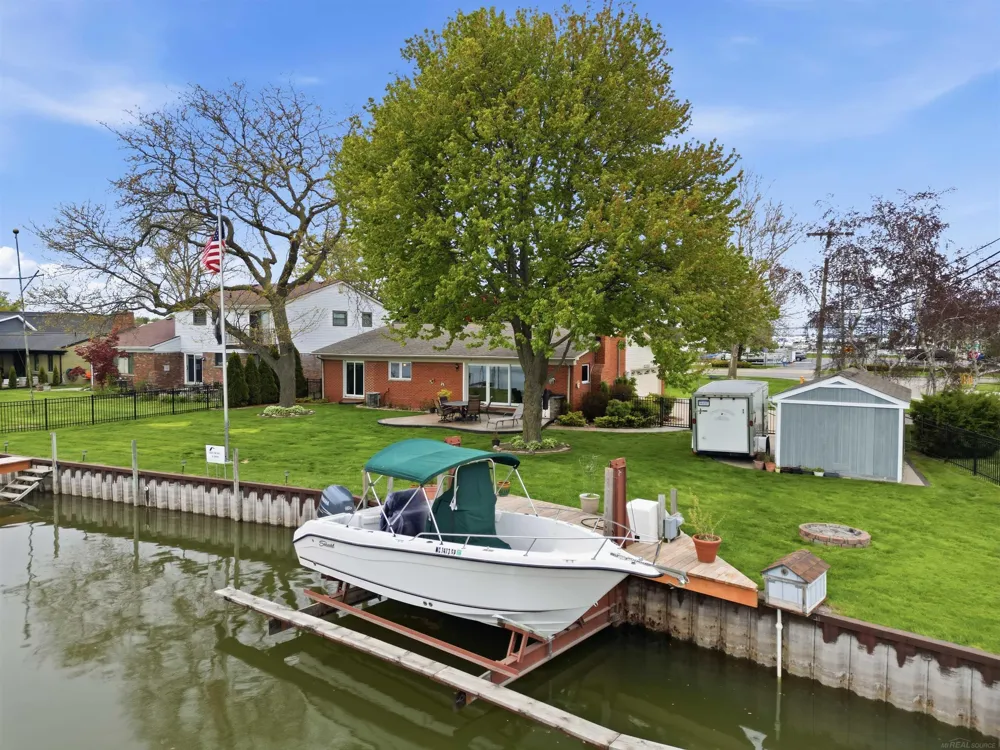 32160 S River Road Harrison Charter Township, MI 48045