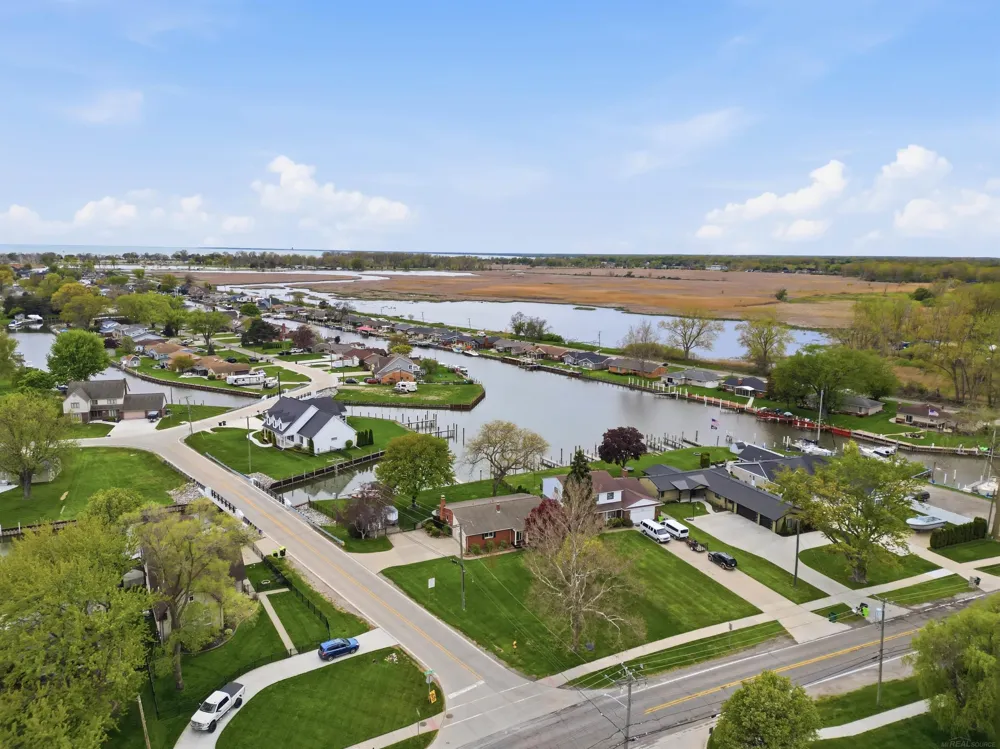 32160 S River Road Harrison Charter Township, MI 48045