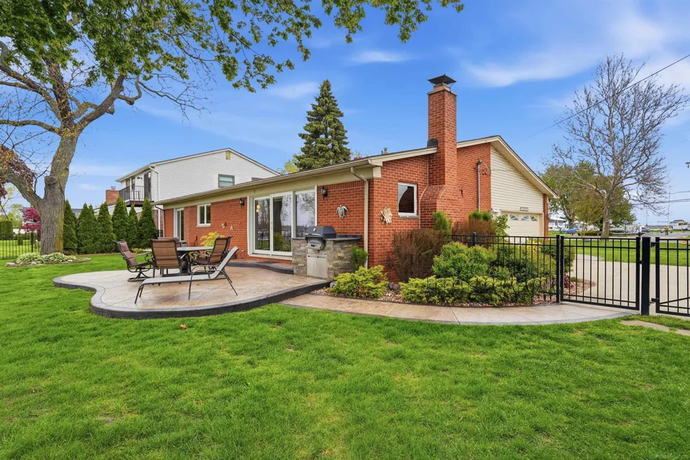 32160 S River Road Harrison Charter Township, MI 48045