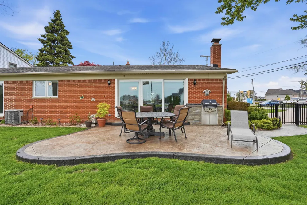 32160 S River Road Harrison Charter Township, MI 48045