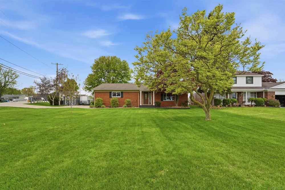 32160 S River Road Harrison Charter Township, MI 48045