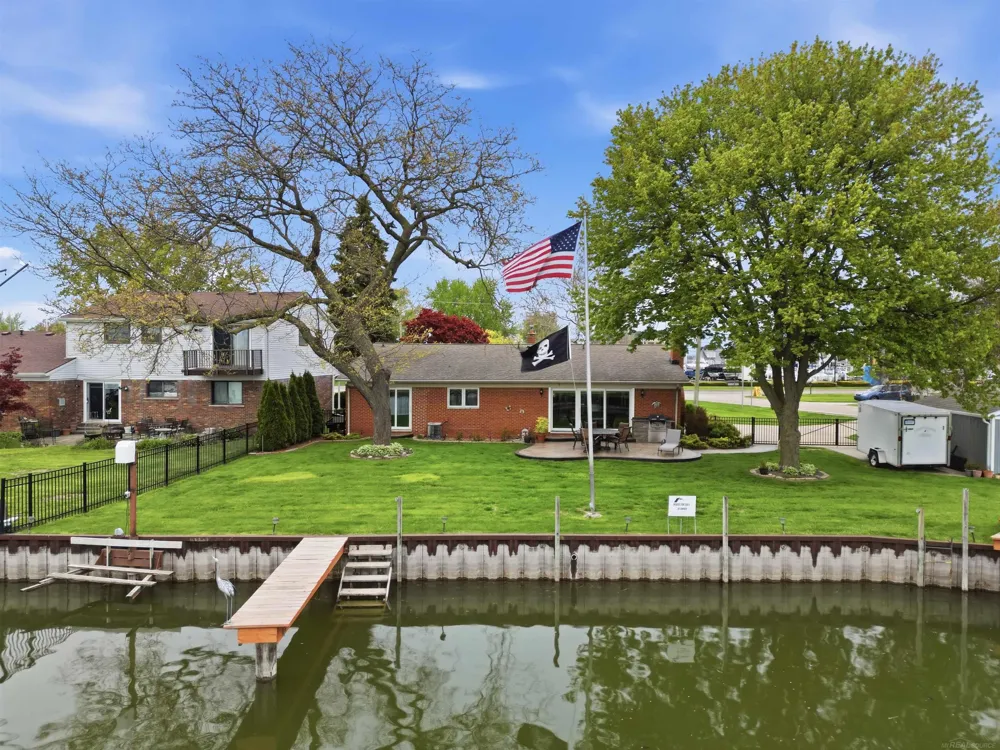 32160 S River Road Harrison Charter Township, MI 48045