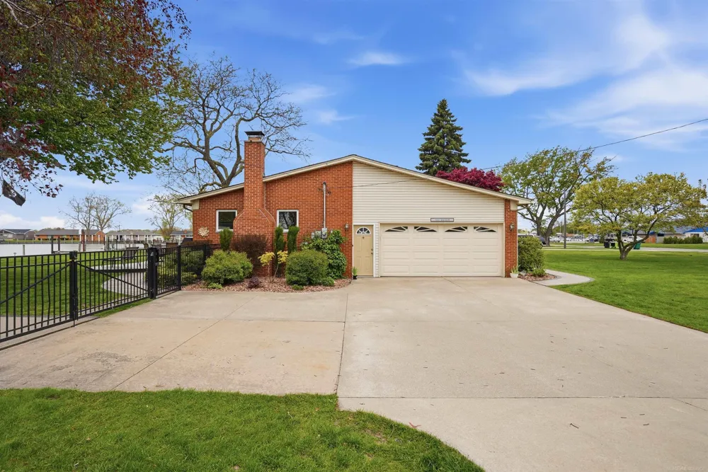 32160 S River Road Harrison Charter Township, MI 48045