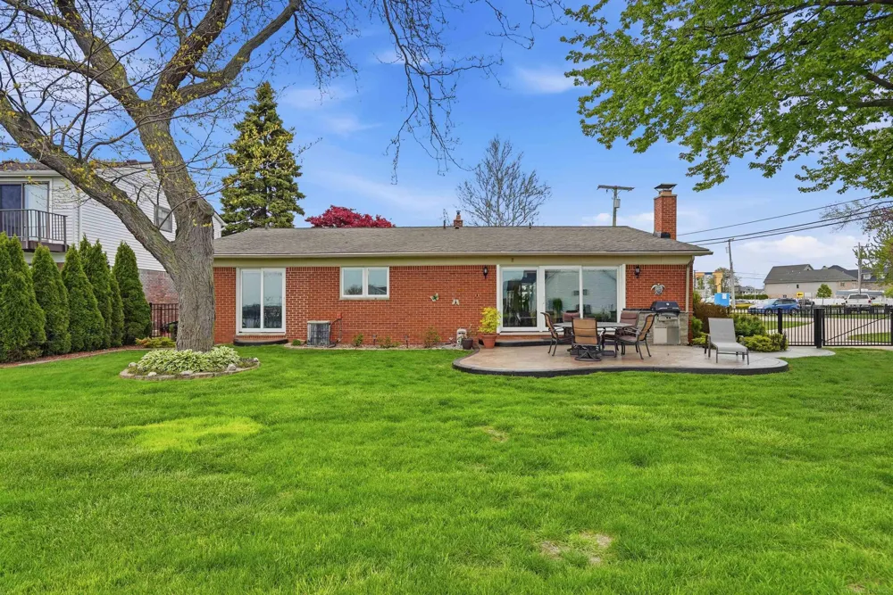 32160 S River Road Harrison Charter Township, MI 48045