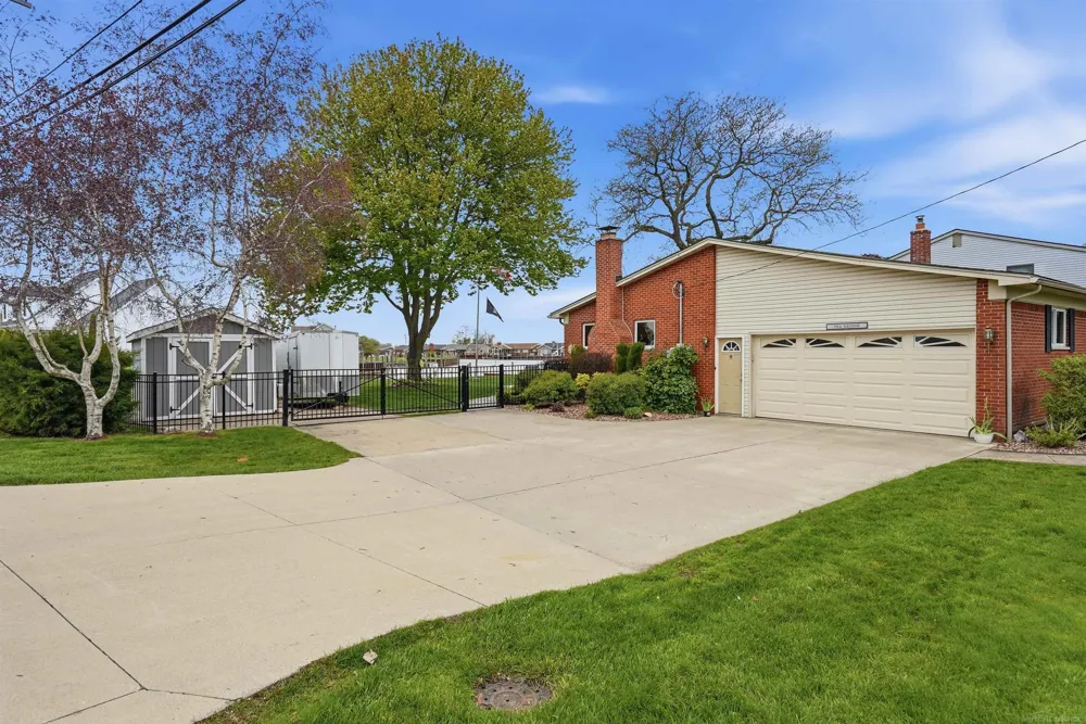 32160 S River Road Harrison Charter Township, MI 48045
