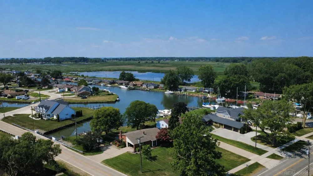 32160 S River Road Harrison Charter Township, MI 48045