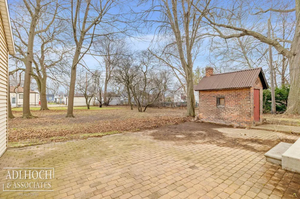 17526 E 10 Mile Road Eastpointe City, MI 48021