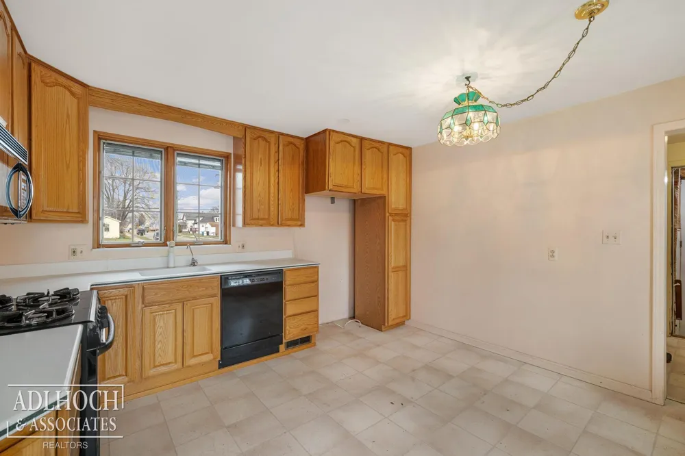 17526 E 10 Mile Road Eastpointe City, MI 48021