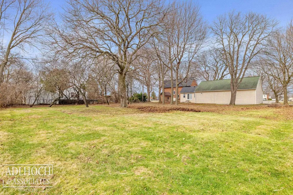 17526 E 10 Mile Road Eastpointe City, MI 48021