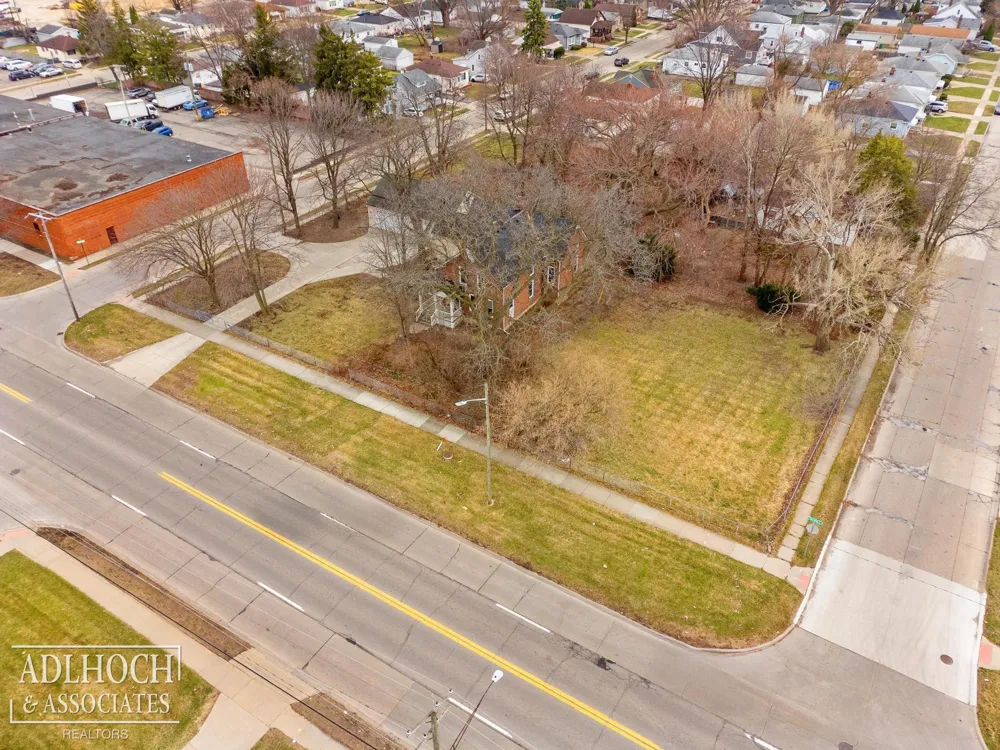 17526 E 10 Mile Road Eastpointe City, MI 48021