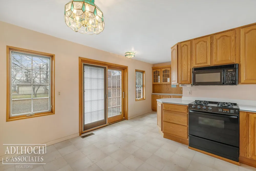 17526 E 10 Mile Road Eastpointe City, MI 48021