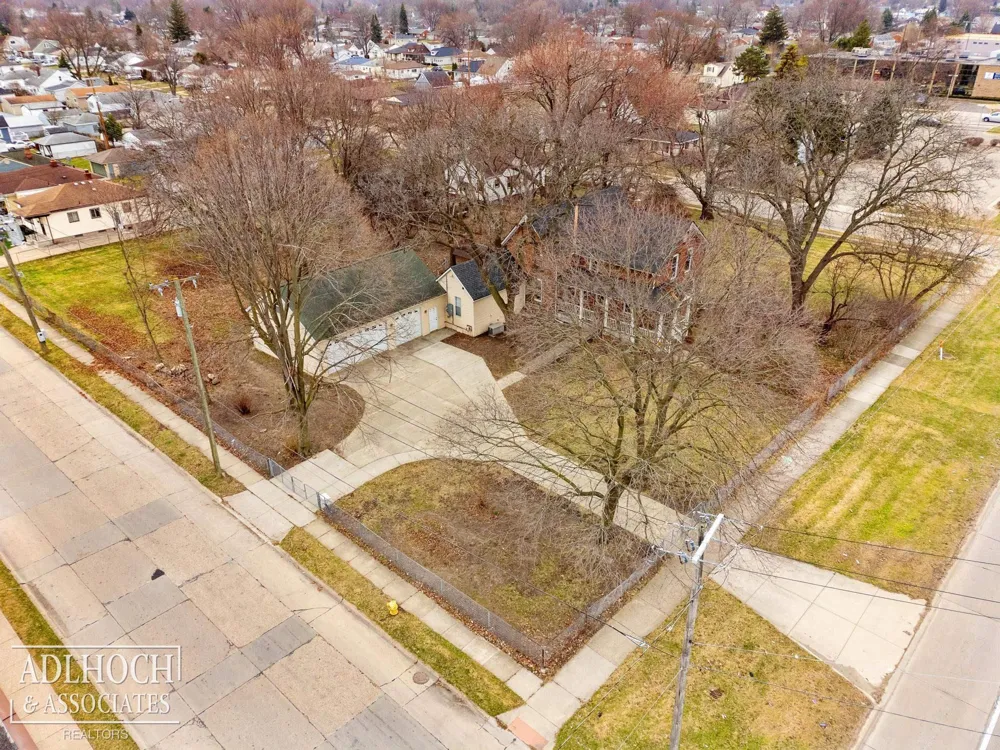 17526 E 10 Mile Road Eastpointe City, MI 48021