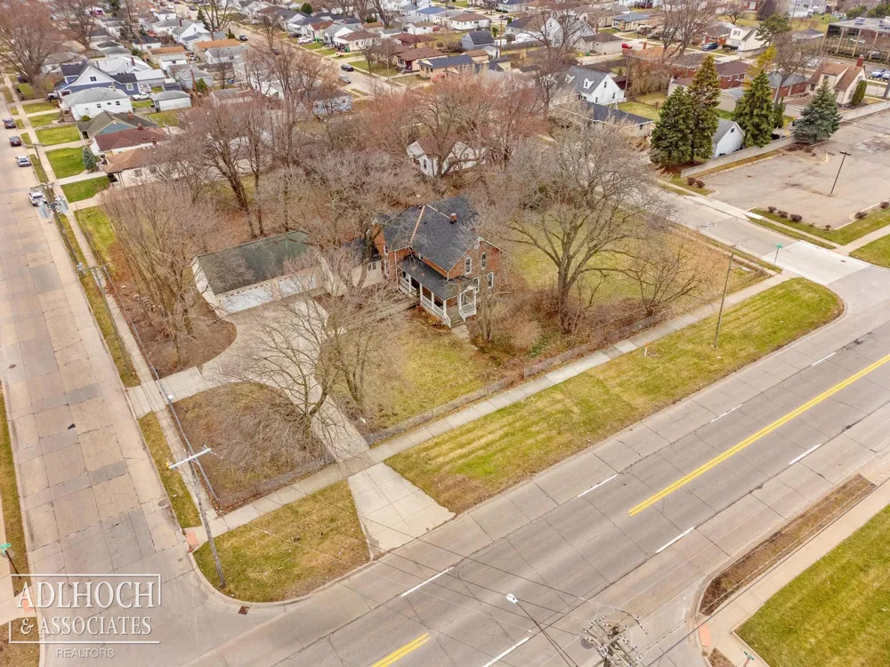 17526 E 10 Mile Road Eastpointe City, MI 48021