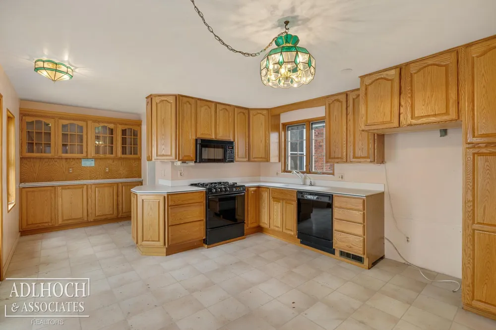 17526 E 10 Mile Road Eastpointe City, MI 48021