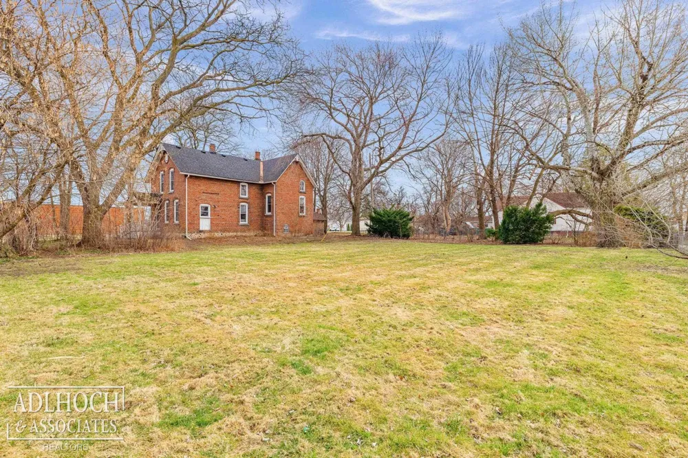 17526 E 10 Mile Road Eastpointe City, MI 48021
