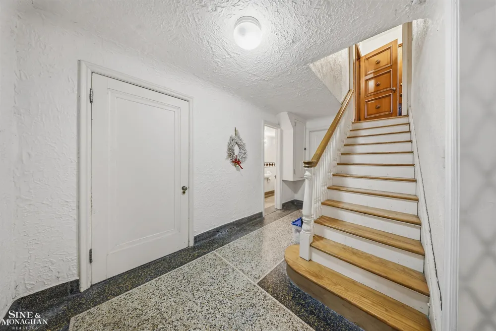 852 Whittier Road Grosse Pointe Park City, MI 48230